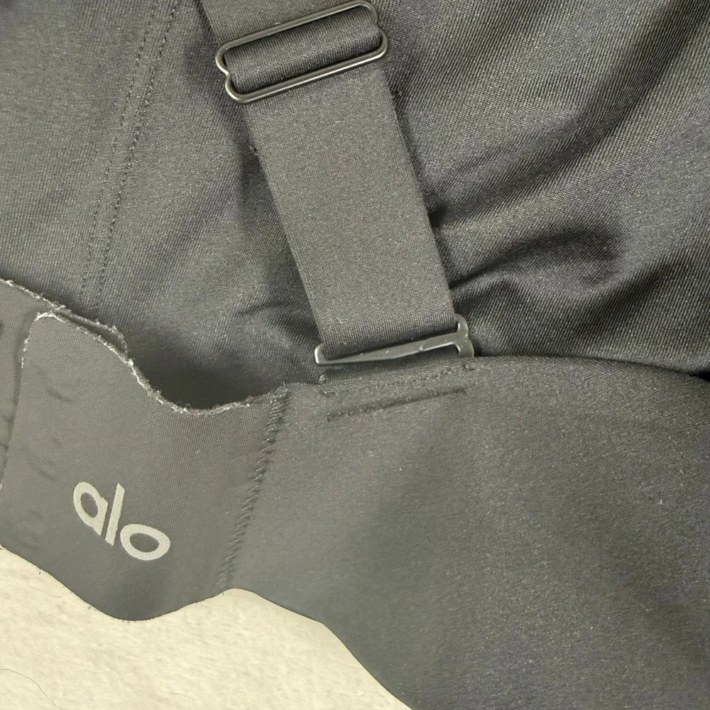 ALO Yoga size tag